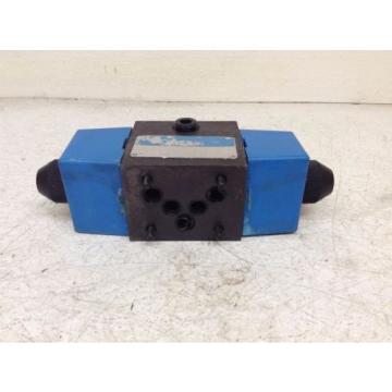 Vickers DG4S4-012C-U-B-60 Hydraulic Valve 110/120 VAC Solenoid DG4S4012CUB60