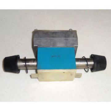 USED VICKERS DG4V-3-6C-M-W-B-40 HYDRAULIC VALVE