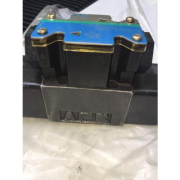 VICKERS DG4V-3S-6C-M-FW-B5-60 Directional Valve With 02-101731 Coils 120V