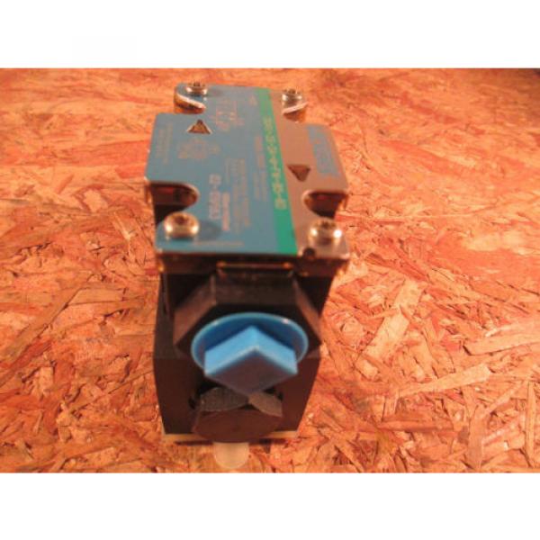 VICKERS DG4V 3S 2A M FW B5 60 SOLENOID DIRECTIONAL CONTROL VALVE  NOS #4 image