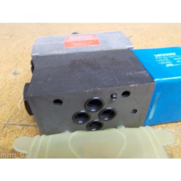 Vickers DG4V-3S-2AL-M-FPBWL-B5-60 Solenoid Valve With 02-101731 Coil 120V 50/60H #4 image